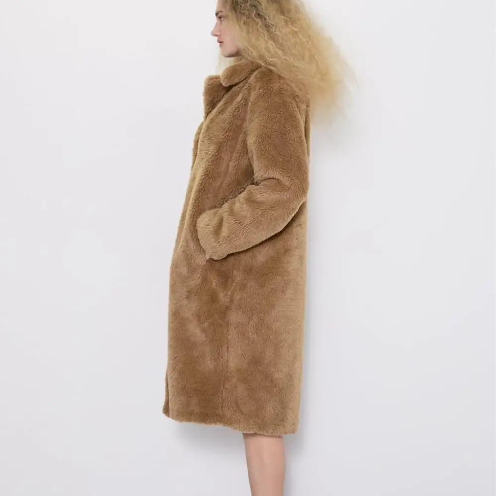 Женское пальто с искусственным мехом однотонное теплое плотное приталенное