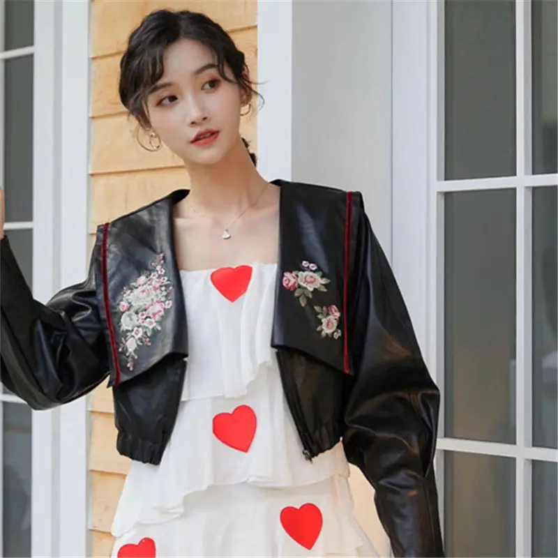 Куртка женская с вышивкой и воротником укороченный пиджак из искусственной кожи