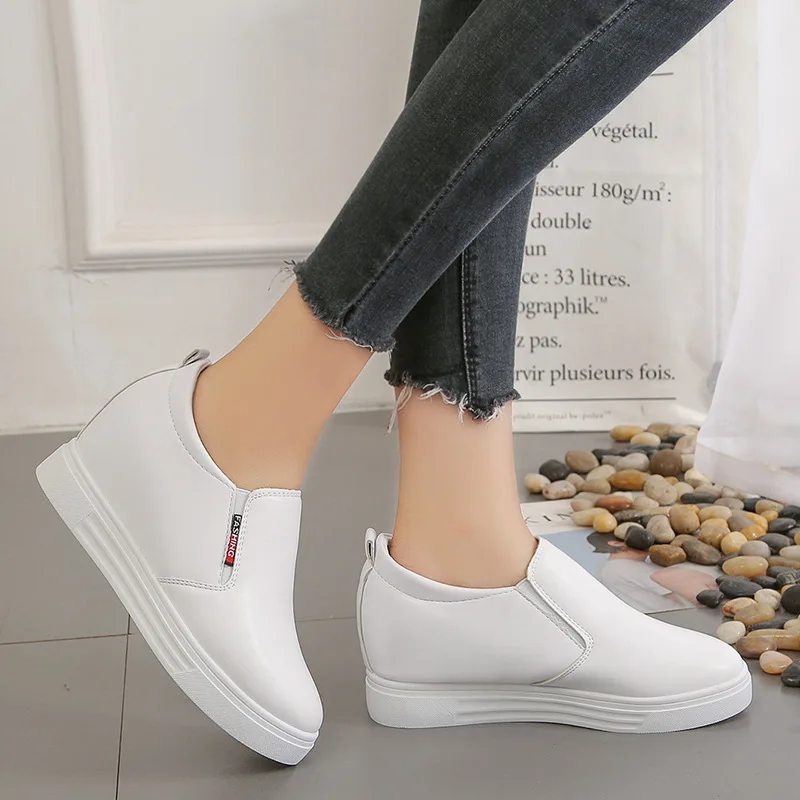 Кроссовки Laarzen женские на платформе спортивные туфли лоферы танкетка белые