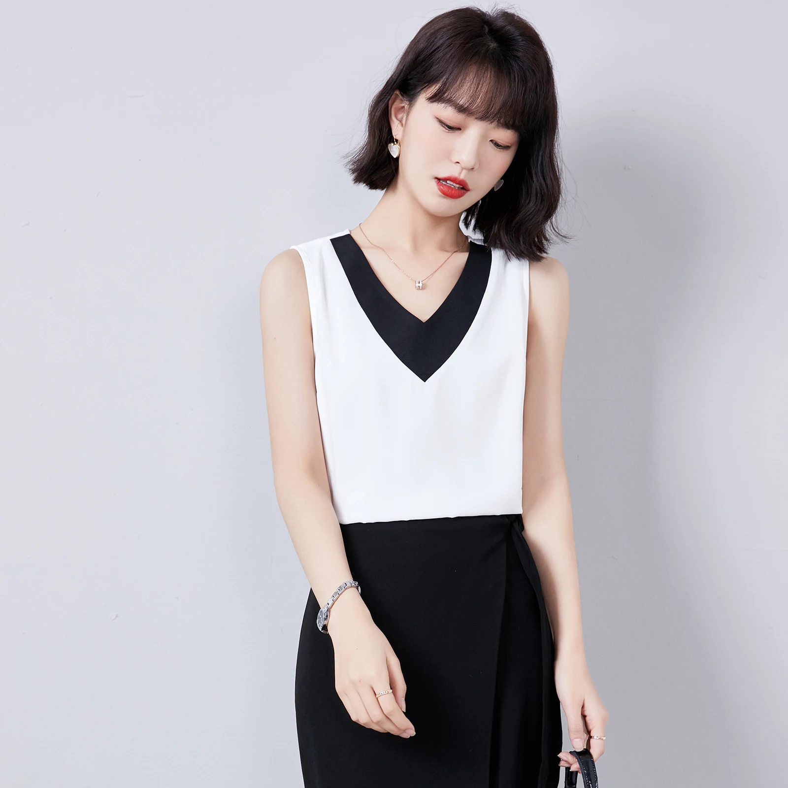 

Summer Korean Fashion Chiffon Tank Top Women Sleeveless Solid Tops for Women Loose Spaghetti Strap Tank Top