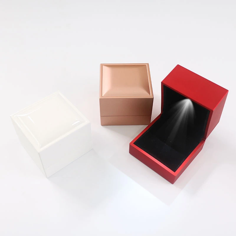 Новое обручальное кольцо коробка ювелирных изделий со светодиодными лампами