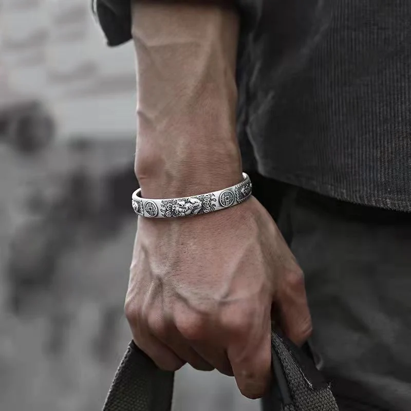 

The New Retro Trend Pixiu Bracelet Copper Coin Bracelet Heart Sutra Six-character Mantra Personality Transfer Bracelet