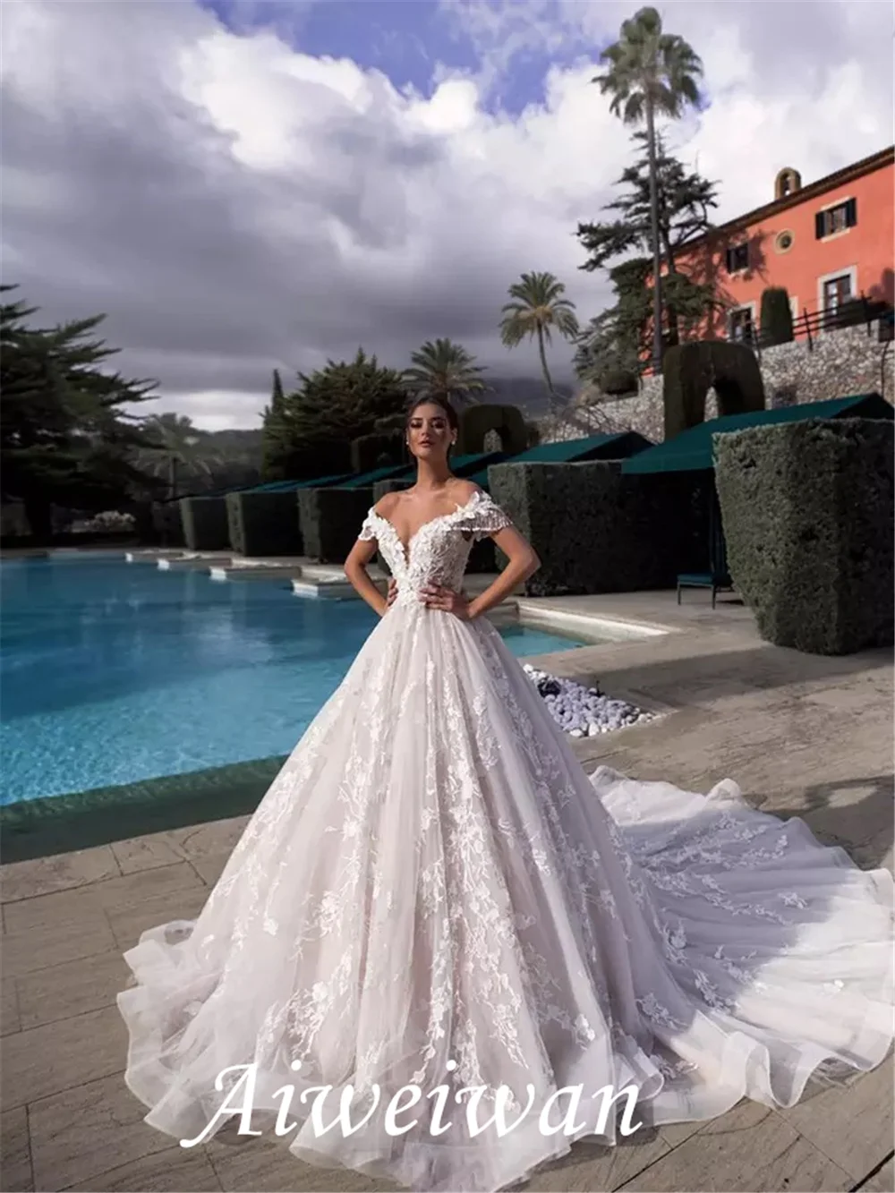 

Luxury White Lace V-neck Sleeveless Wedding Dress Retro Fluffy Skirt 3D Flower Backless Plus Size Wedding Gown 2021