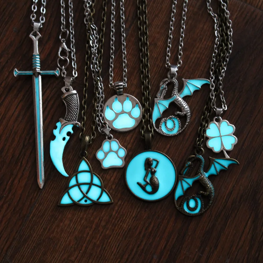Светящийся кинжал меч крест Зеленая Стрела кошка собака медведь лапа подвеска