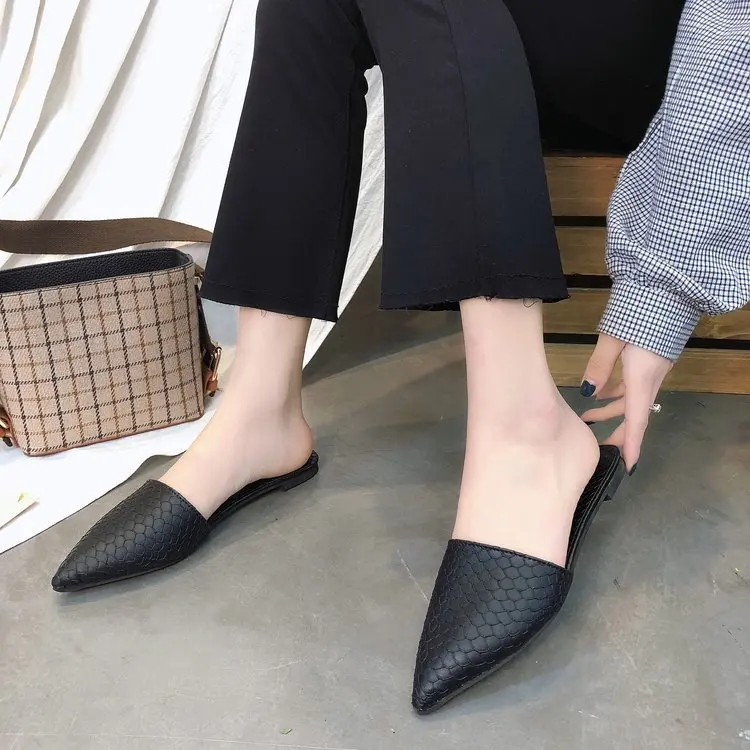 Туфли женские летние с острым носком повседневные шлепанцы без задника фигуркой