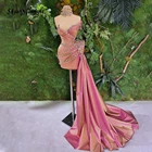 Коктейльное платье с вырезом-сердечком, украшенное бисером, со шлейфом