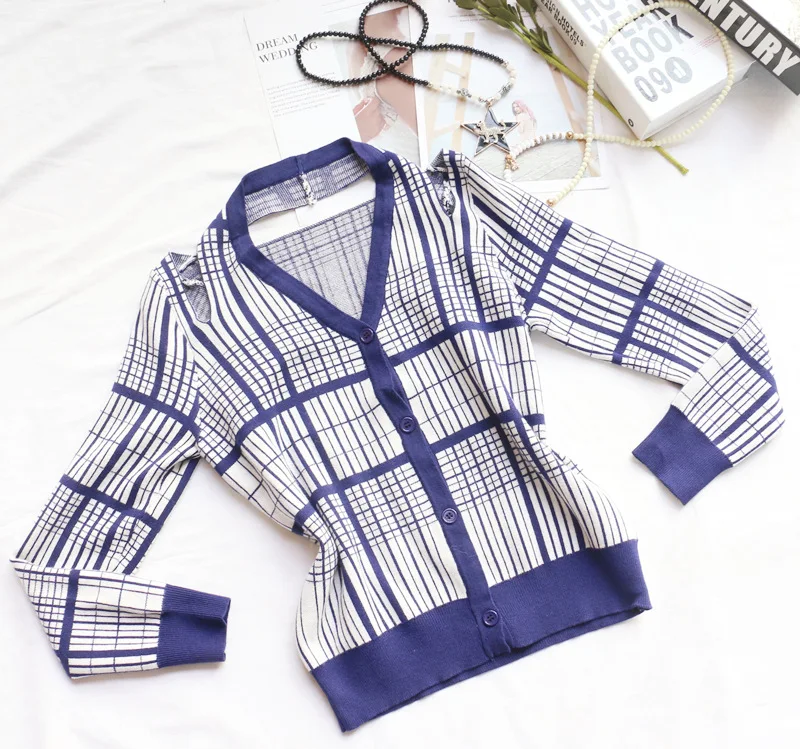 Женский трикотажный кардиган с V-образным вырезом |