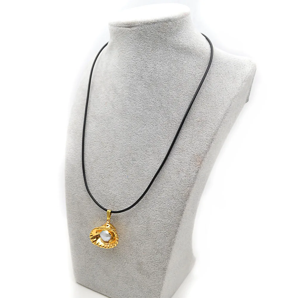 

2019 New Design Natural White Pearl Gold color Shell Shape Pendant Necklace Fashion Women Party Summer Jewelry Gift