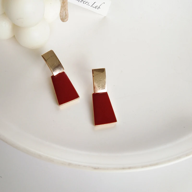 Висячие серьги с золотым металлическим покрытием модные геометрические эмалью