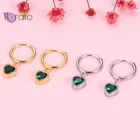 Женские серьги-кольца в виде сердца из серебра 925 пробы с зелеными кристаллами