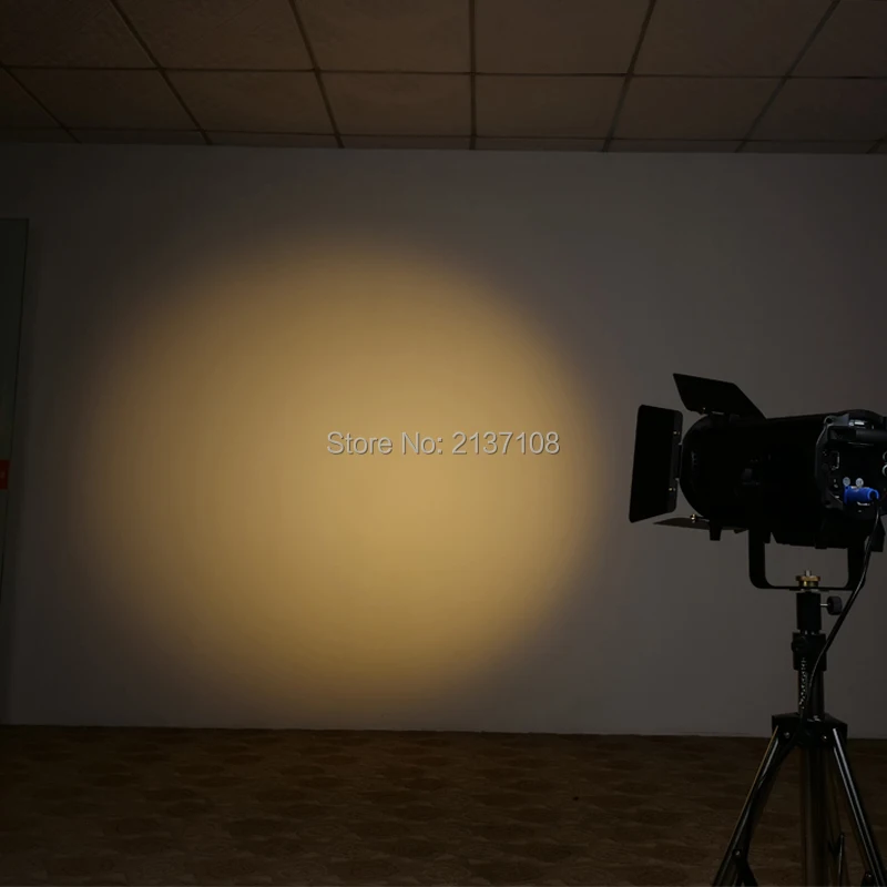 Двухцветный СВЕТОДИОДНЫЙ прожектор Френеля 600 Вт с автоматическим/ручным зумом CW