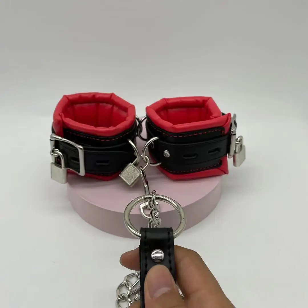 

Slave Role Play Bondage Strap of Adjustable Leather Sponge Lockable Handcuffs with Traction Chain for Fetish Bdsm Adult Sex Game