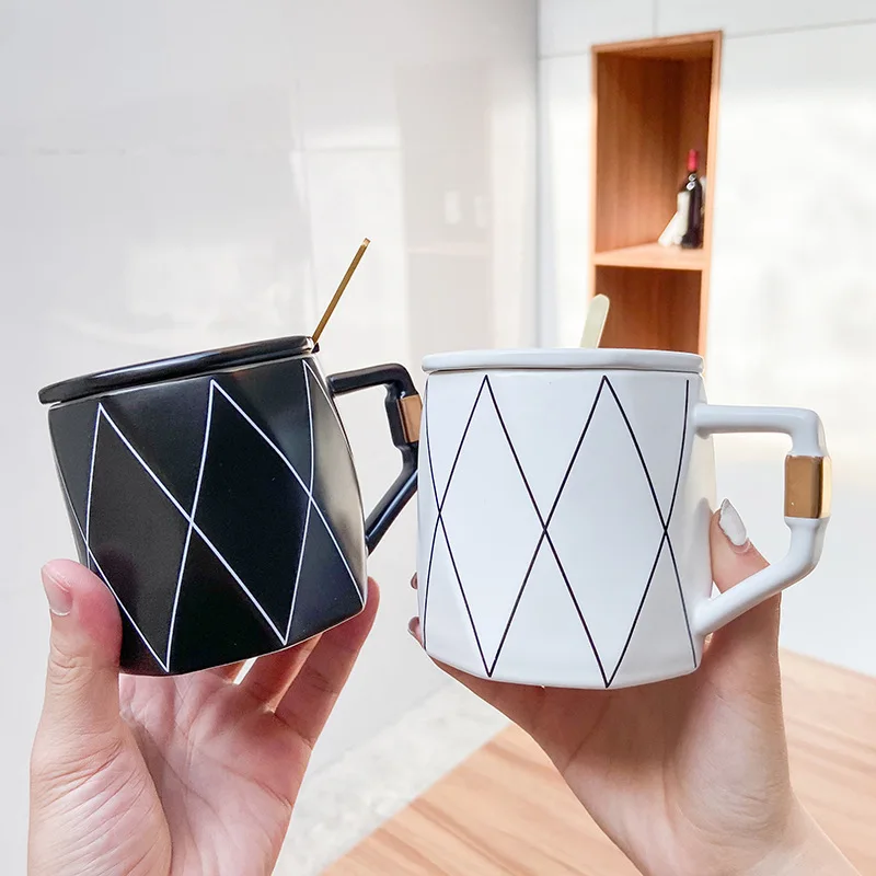 

INS Nordic Style Black and White Diamond Business Mug with Cover Spoon Simple Office Coffee Cup Lovers Ceramic Cup