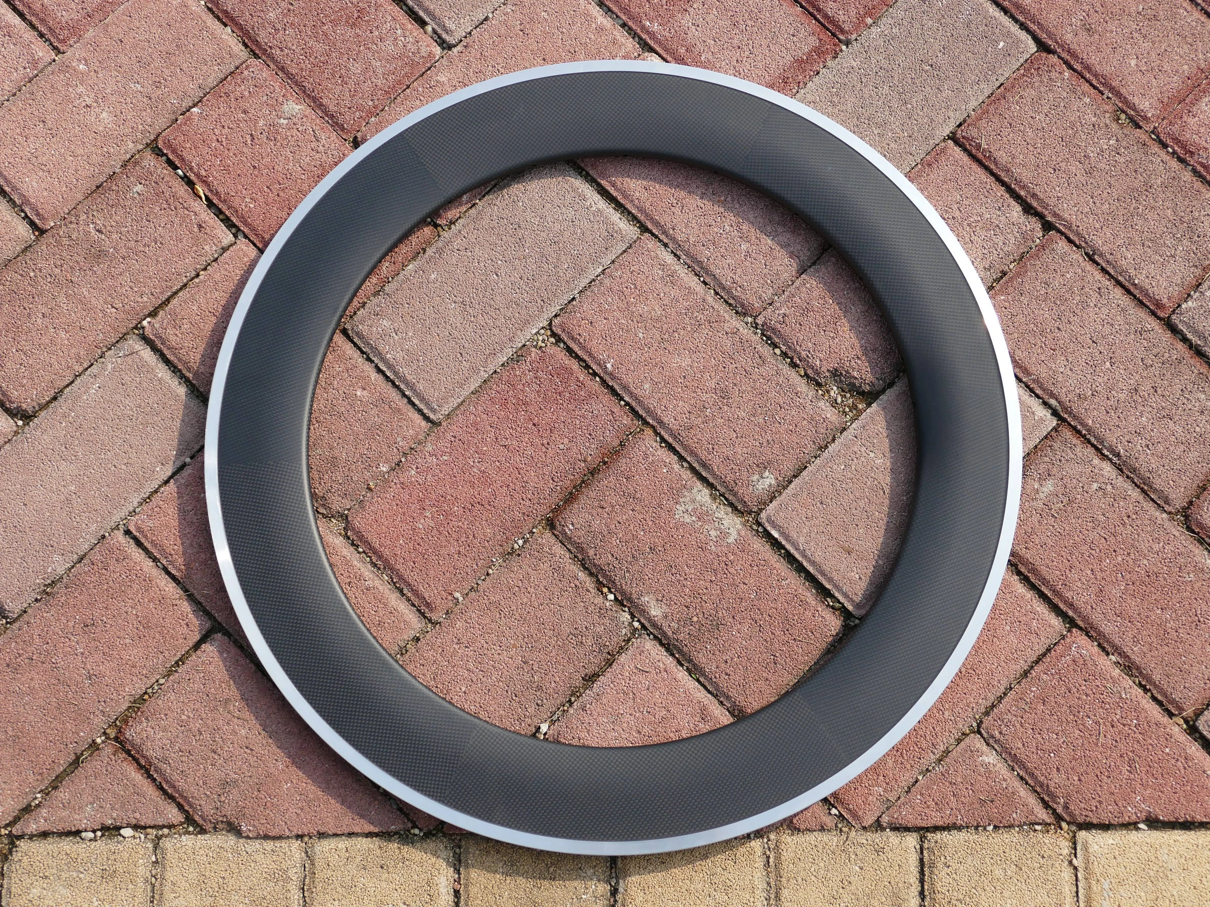 В комплект входит 1 пара ободов полностью карбоновые колесные диски для