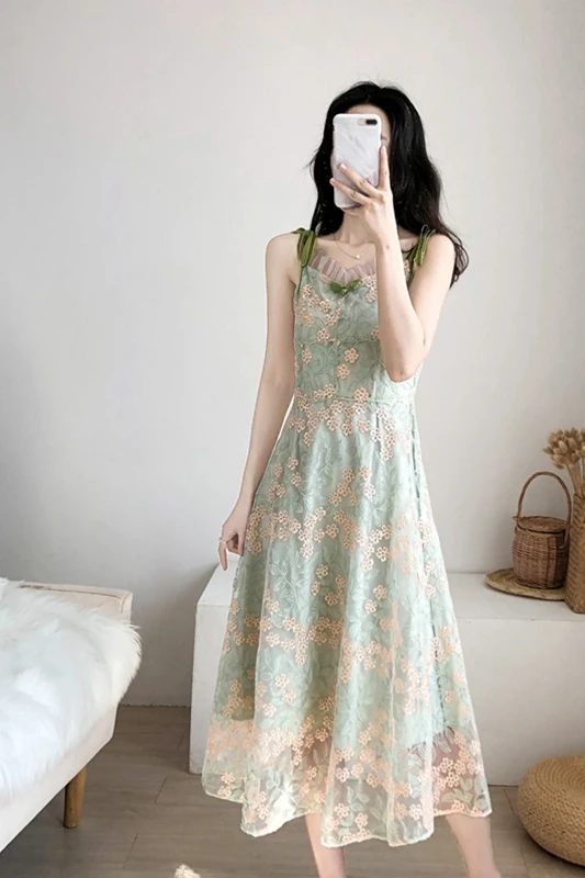 

2021 summer new French Mori sling dress is thin, high-quality one-shoulder platycodon skirt