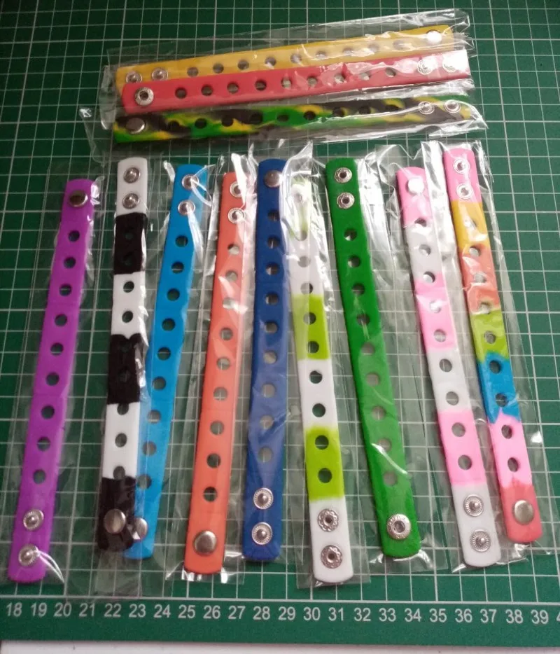 

300PCS Free DHL 18cm PVC random candy Rubber Wrist Strap fit with shoe charms Wristband Christmas kids party gift Bracelet toy