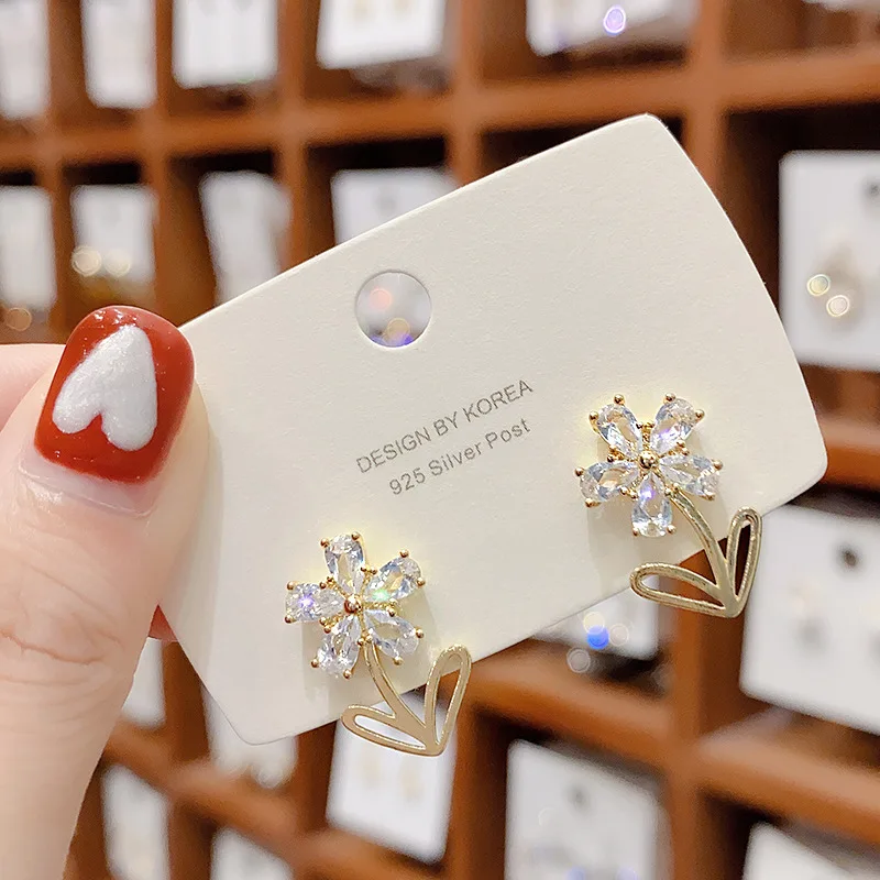 

Korean Golden Zircon Flower Stud Earrings For Women Super Shining Crystal Temperament All-match Earring Girlfriend Jewelry Gift