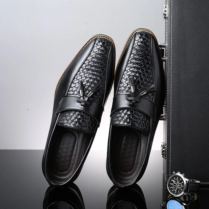 

2021 New Men Dress Shoes Handmade Leisure Paty Leather Wedding Shoes Men Flats Leather Oxfords Formal Shoes