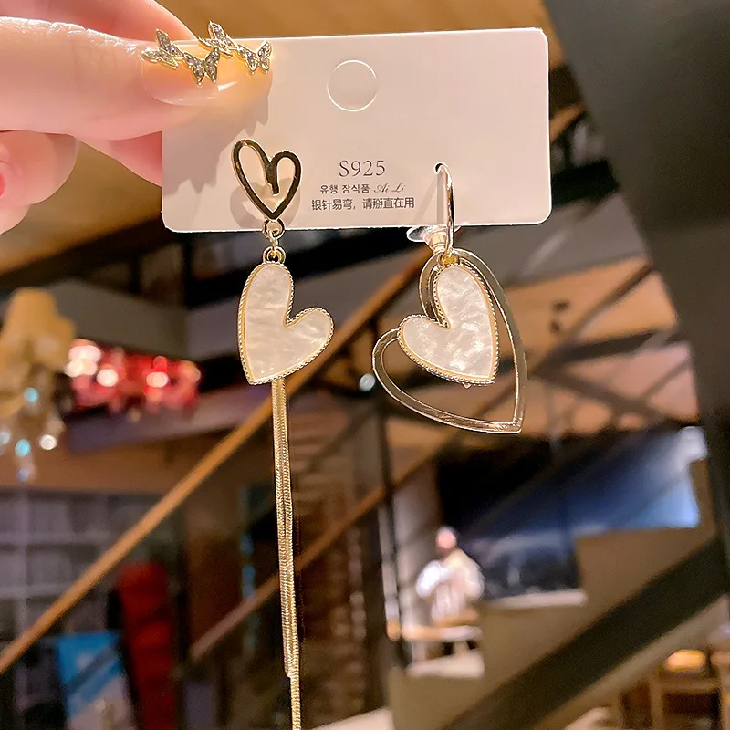 

Korean Asymmetric Love Heart Drop Earrings Black White Long Tassel Dangle Earrings for Women Big Exaggerated Party Jewelry