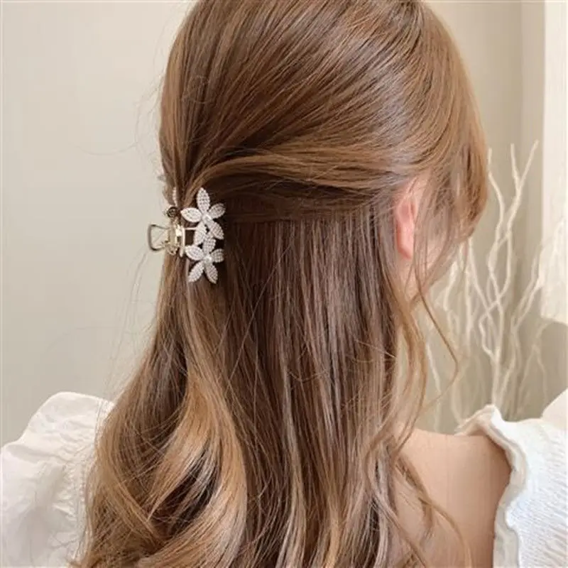 

Korean Hair Claw Clips Sweet Cute Pearls Hair Clip Flowers Small Fashion Hair Accessories For Women Girls Headwear 2022 New