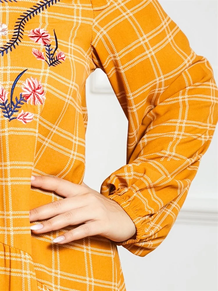 

Muslim Dress Women Plus Size Arabic Ethnic Floral Embroidery Plaid Long Vestidos Fall Loose O Neck Full Sleeve Arabic Spring