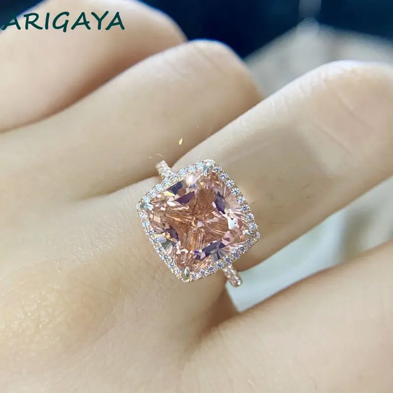 

Кольцо женское из серебра 925 пробы с розовым бриллиантом морганитом 5 карат