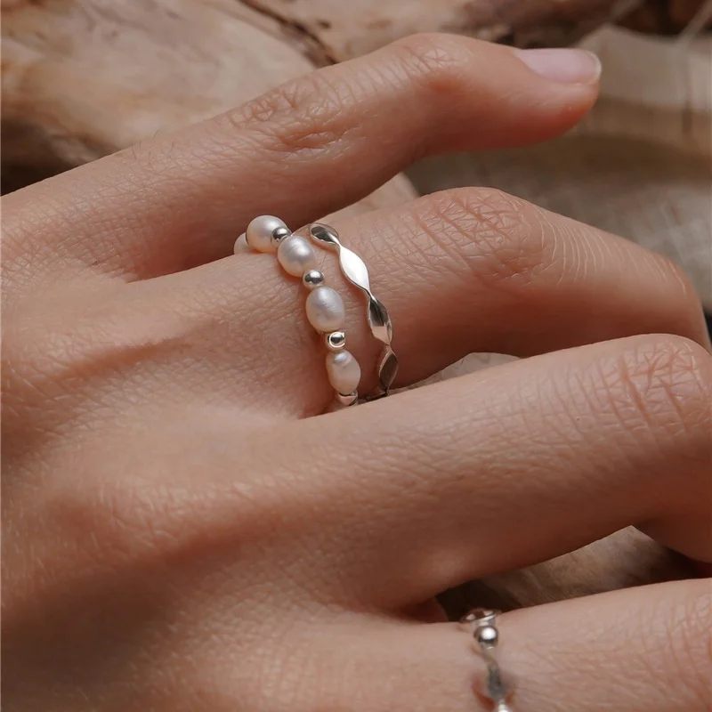

Women Jewelry Finger Rings Elegant Design Golden Plating Small Beads With Natural Freshwater Pearls Stretch Rings For Girl