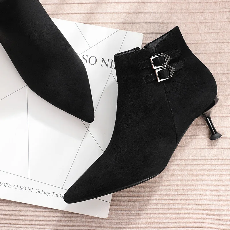 2019 г. Женская обувь ботинки на молнии с острым носком пряжкой короткие высоком