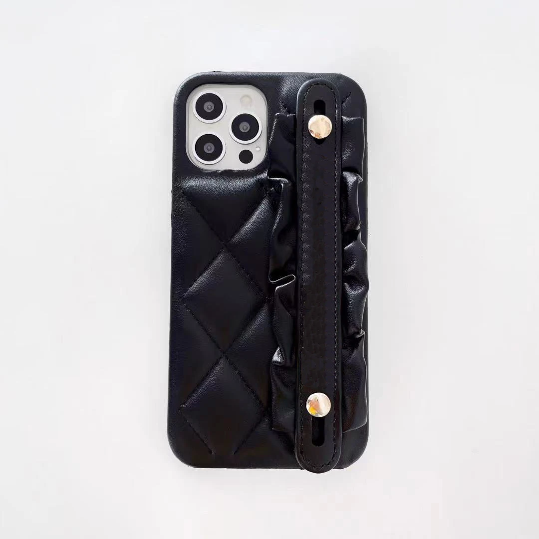 

Luxury CC Brand Leather Ruffle Retractable chain Wristband Phone Case for IPhone 12 11 Pro Max 7 8 Plus XR X XS MINI Phone Cover