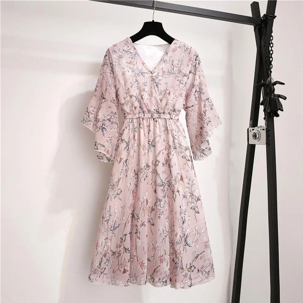 Женское платье новинка 2020 весеннее с V образным вырезом расклешенным рисунком