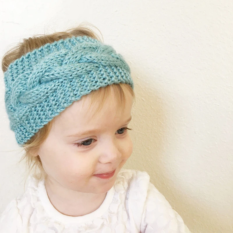 Детская зимняя теплая вязаная повязка на голову с ушками крючком детская