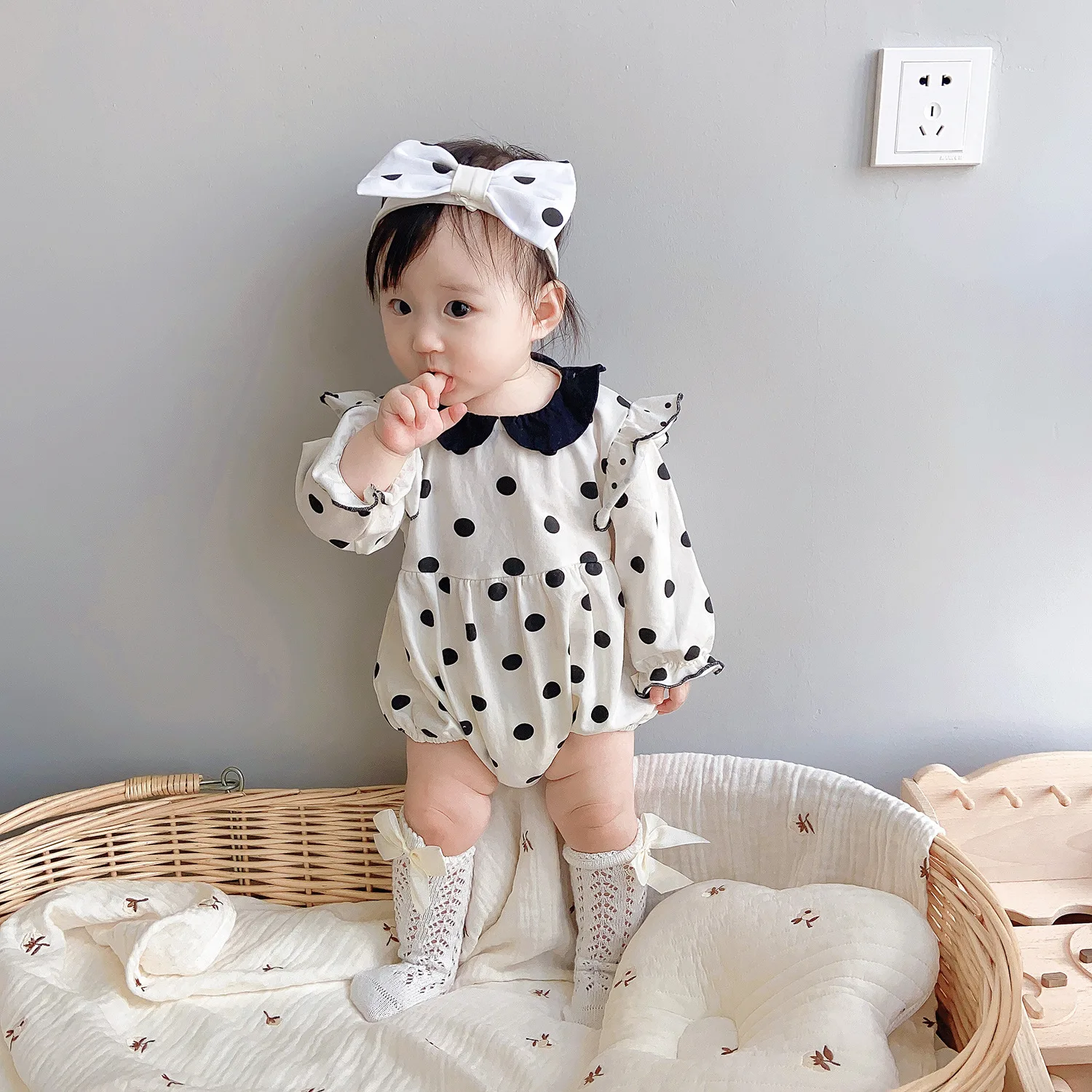 

2021 spring baby romper girl's pleated lotus leaf sling climbing suit +Hair band pollka dot cotton long sleeve romper
