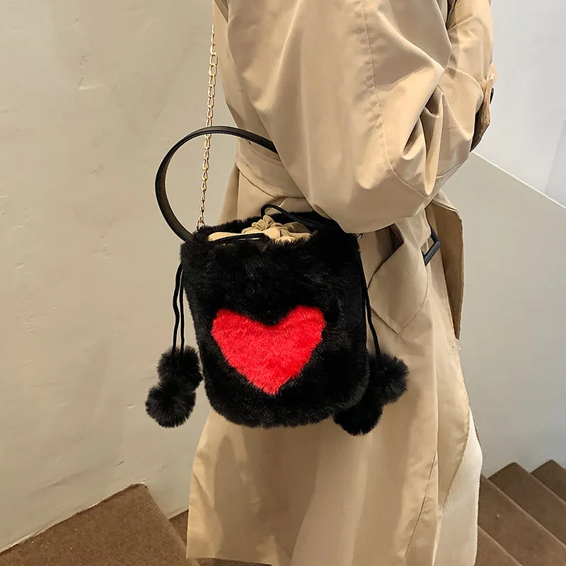 Купи Heart Plush Tote Bags Chain Furry Luxury Designer Hand Bag For Women 2021 New Soft Fluffy Bags String Fur Shoulders Bucket Bags за 832 рублей в магазине AliExpress