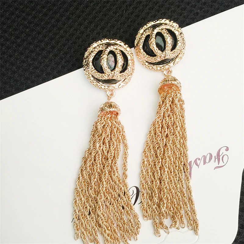 Женские серьги-подвески с буквами на длинной цепочке кристаллами Z061 | Украшения и