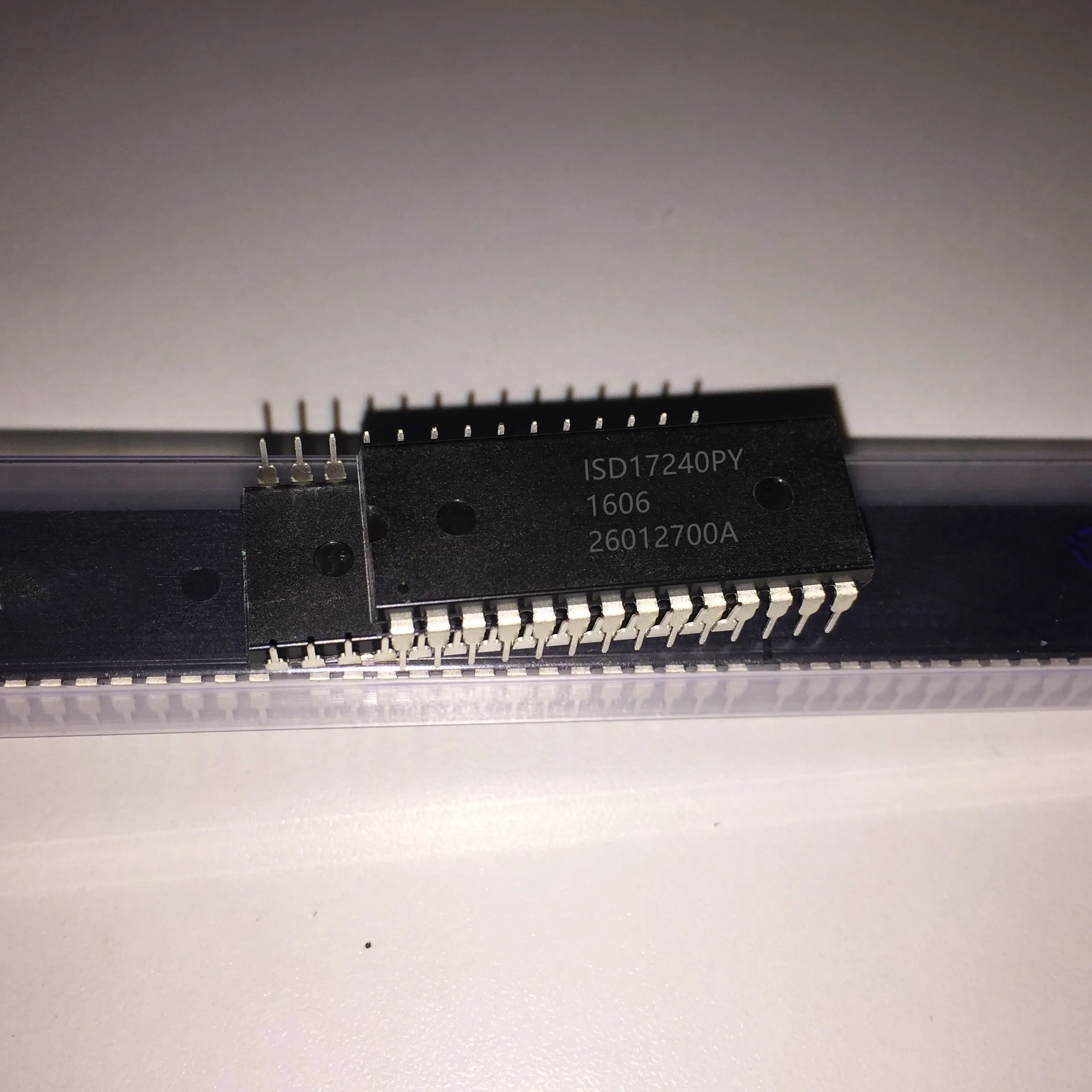 

1pcs/lot ISD17240PY ISD17240 DIP-28 In Stock