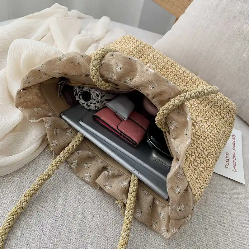 

College students commuting to class large capacity one shoulder bag women's 2021 new fashion crowd knitting portable Tote Bag