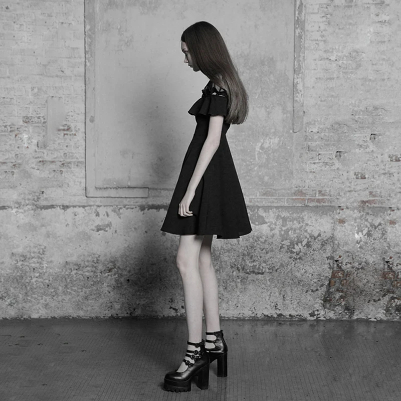 Женское тонкое платье в стиле панк темно синее трапециевидной формы разобранном