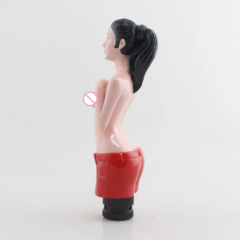 Красные джинсы полуобнаженная богиня сексуальная девушка машина ручная