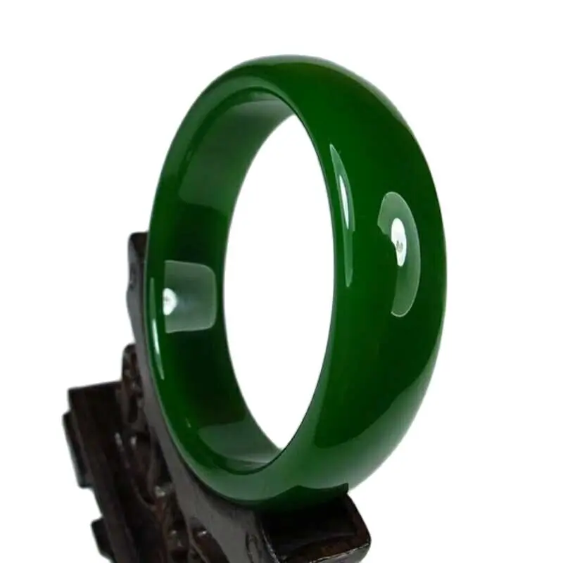

China Hand Engraving Natural Green Jade Bracelet 63 mm Diameter Woman Bangle