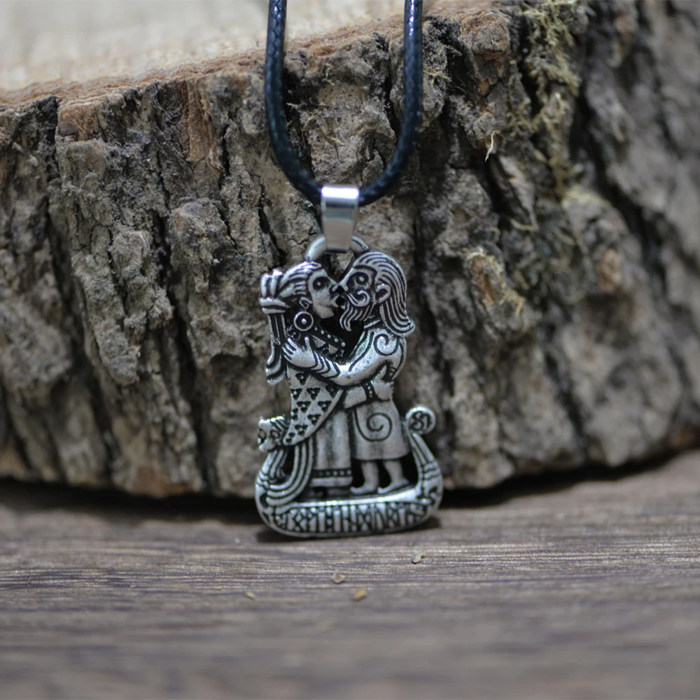 

LANGHONG 1pcs Viking Necklace For Women Viking's Kiss Lovers For Girls