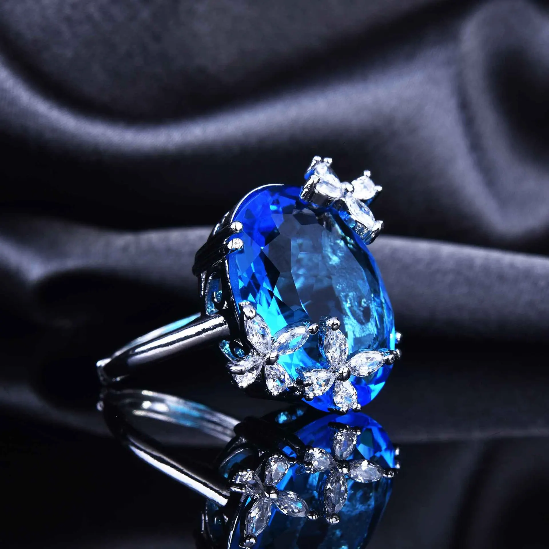 Комплект из колье и серёг серебра 925 пробы с сапфиром | Украшения аксессуары