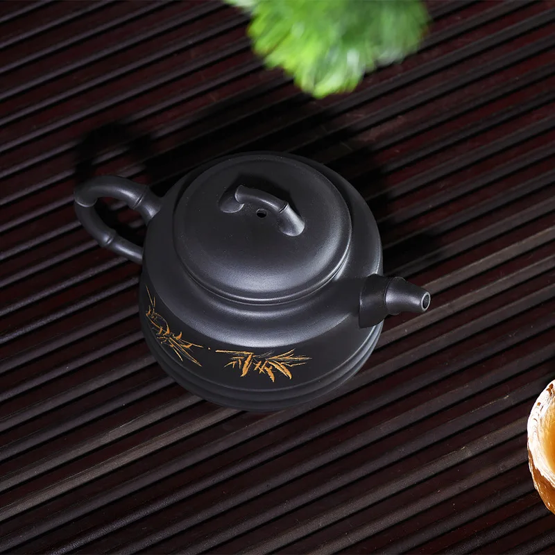 

Yixing original mine purple clay teapot made by famous experts
