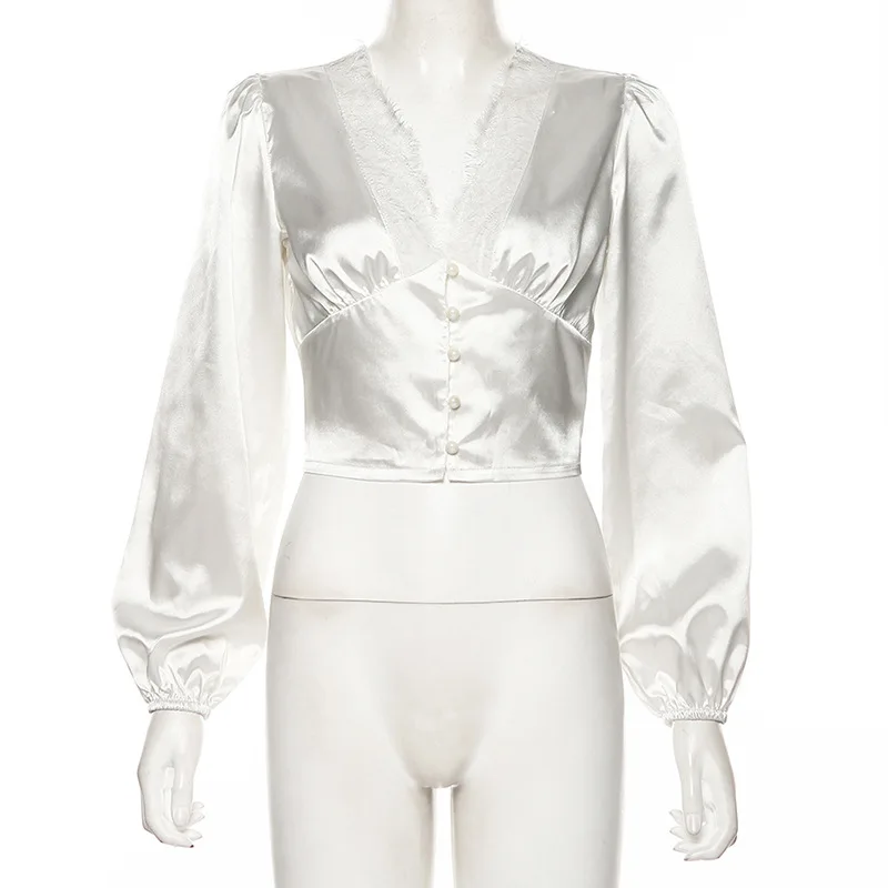 Элегантная белая кружевная футболка Femme с v-образным вырезом и длинным рукавом