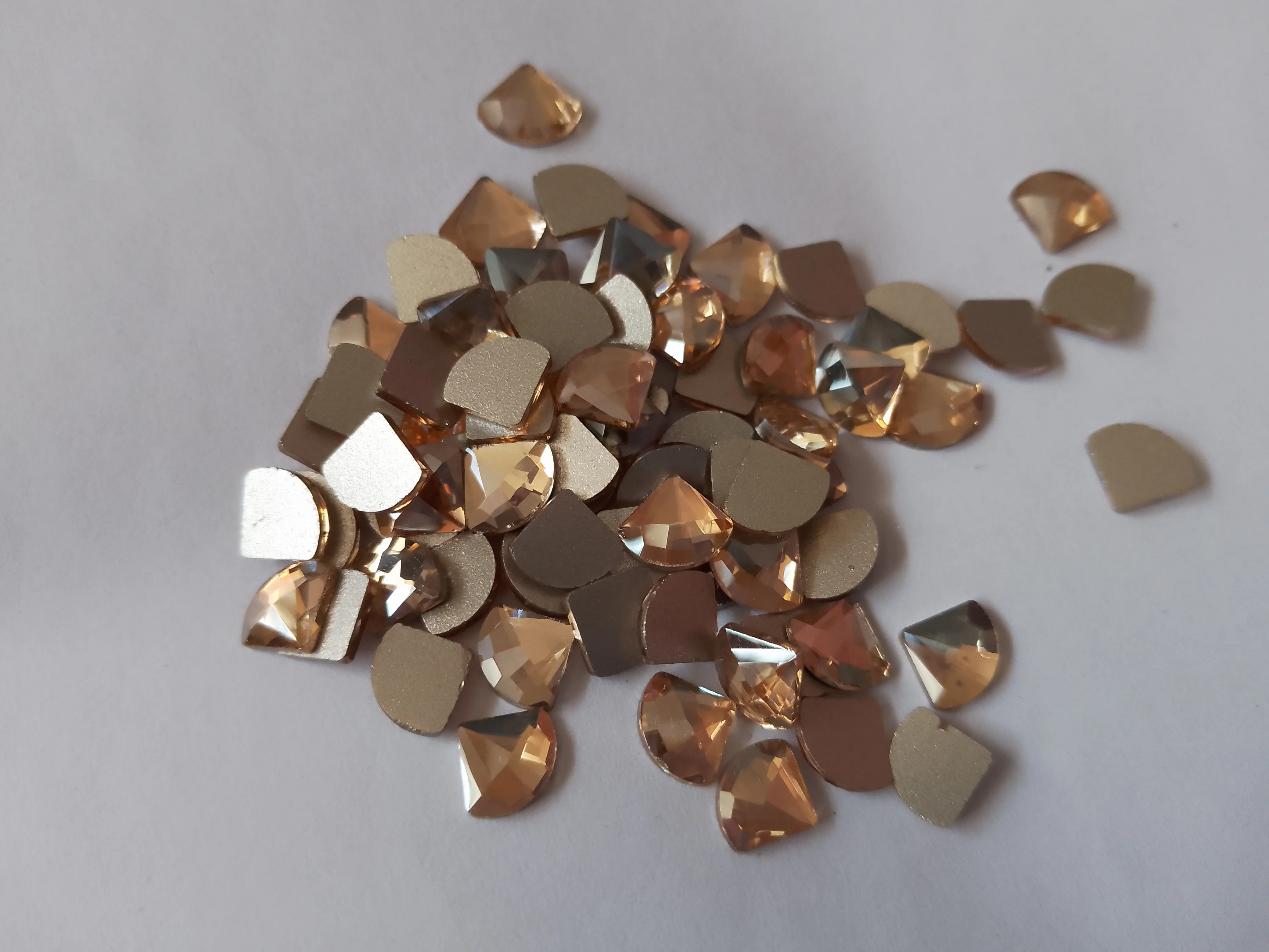 100 шт. золотые тени Стразы для ногтей по очень низкой цене Кристальные