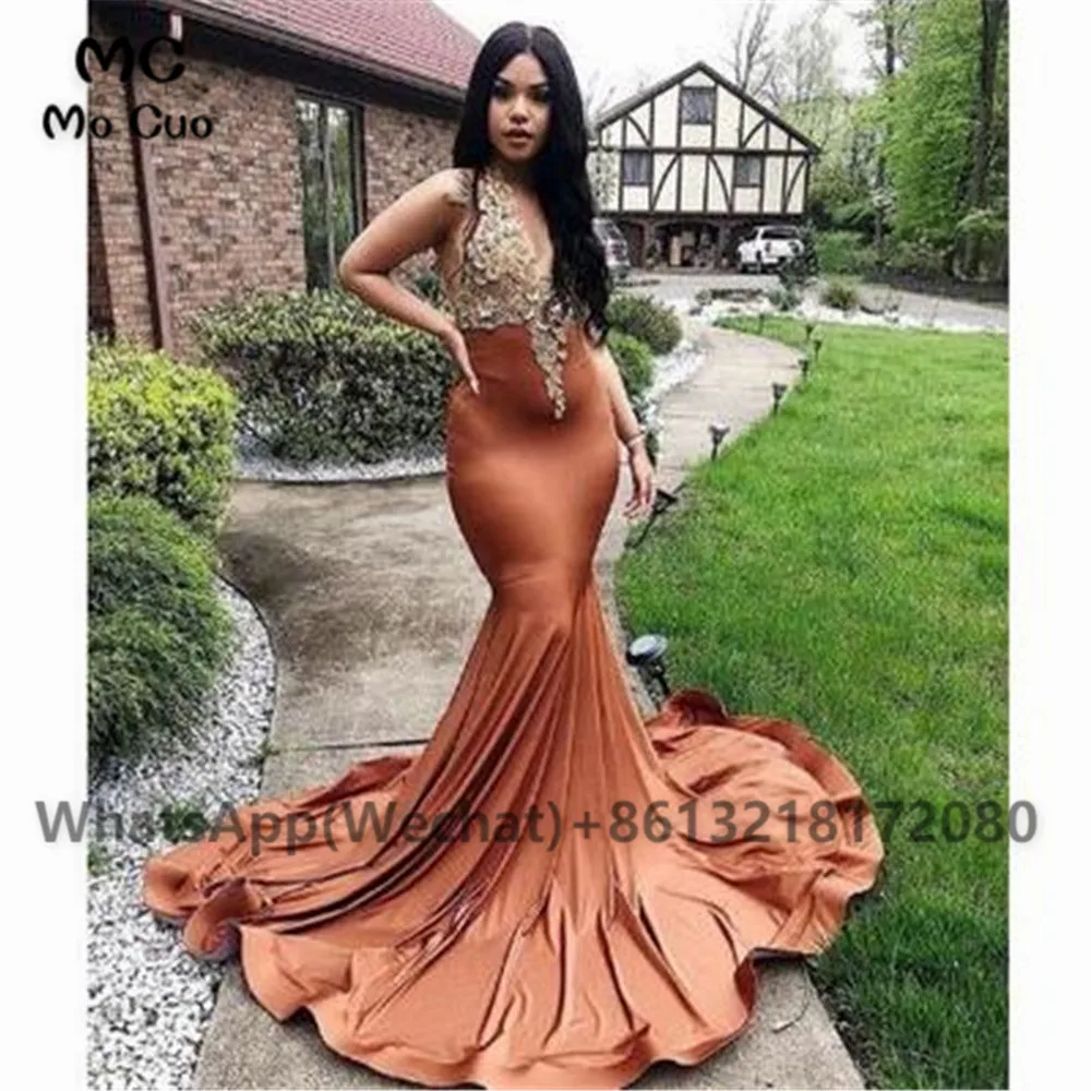 

Платье женское вечернее с юбкой-годе, кружевом и глубоким V-образным вырезом