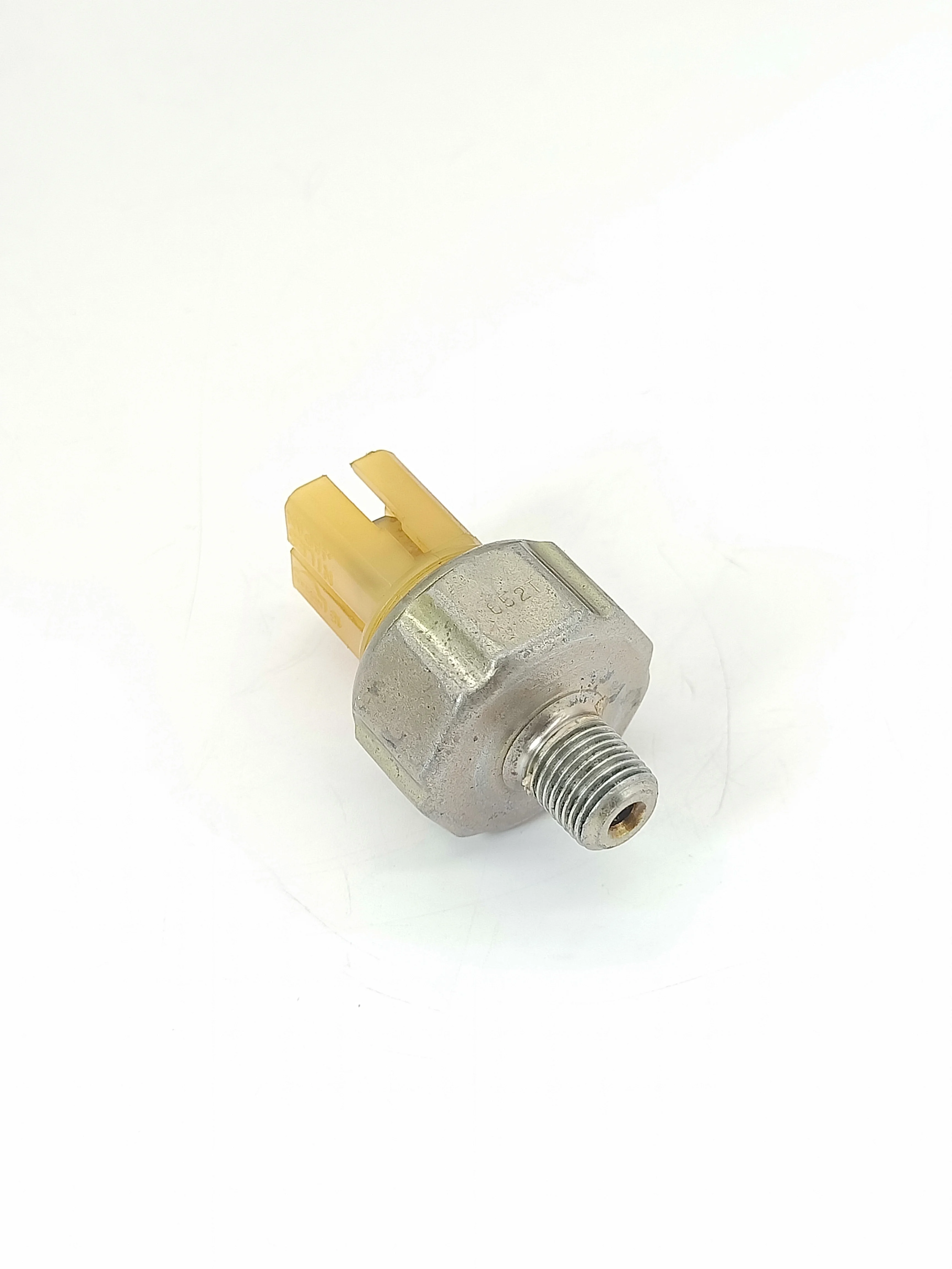 

1pc High Quality Oil Pressure Sensor 2524089960, 2524070J00, 1953654,2524089915,2524089920 for QD32 car accessories