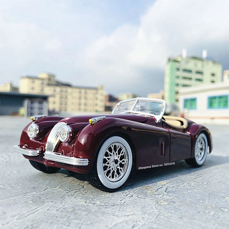 

Bburago 1:24 1951 Jaguar XK 120 Roadster simulation alloy car Die casting model crafts decoration collection toy tools gift
