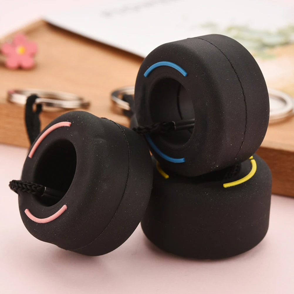 Имитация мультяшного маленького брелка с шиной креативный автомобильный брелок