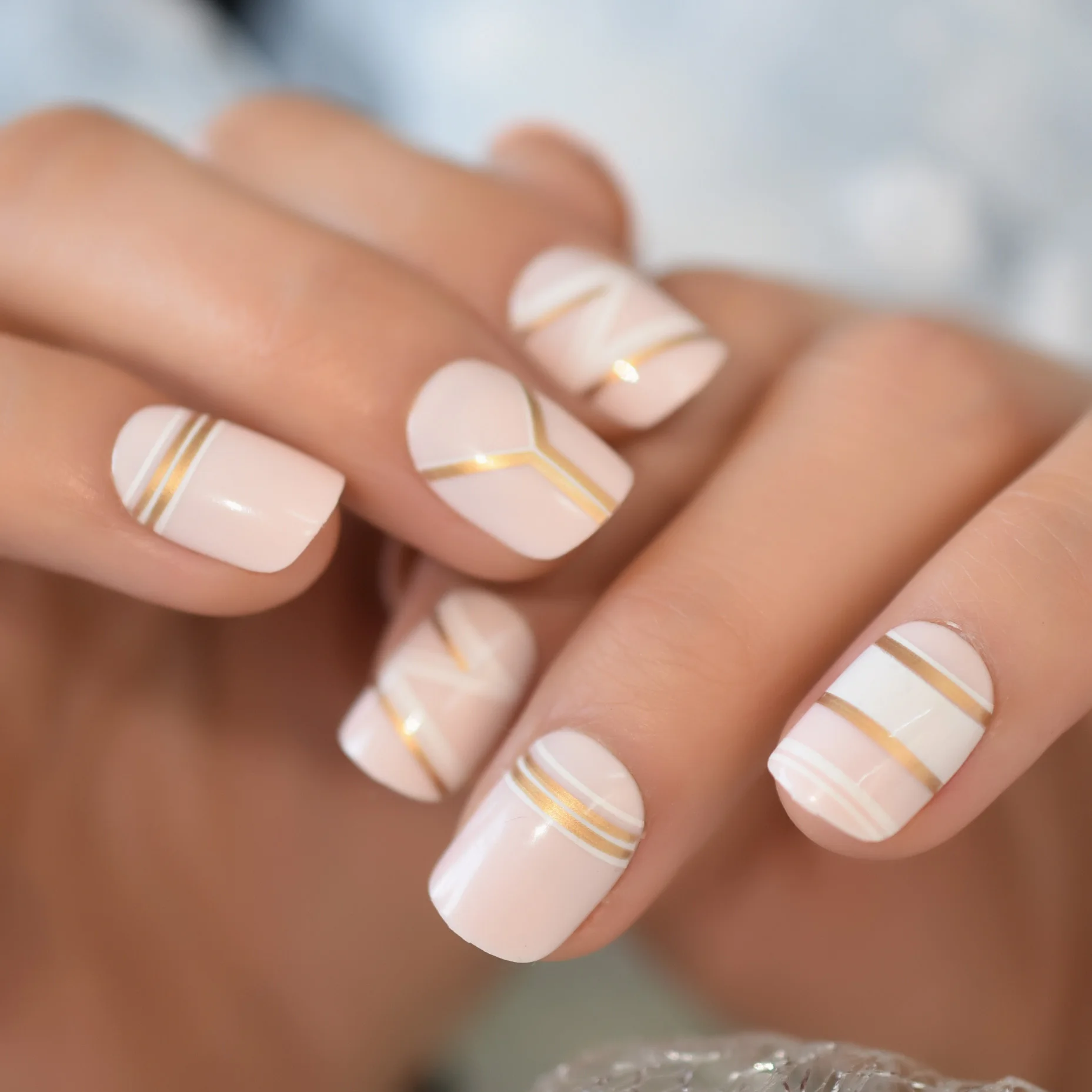 

New Fake Nails Set Arc Tip Gold Line Designs Artificial Nail In Bag Packaging Short Pink Femme Faux Ongles 2021