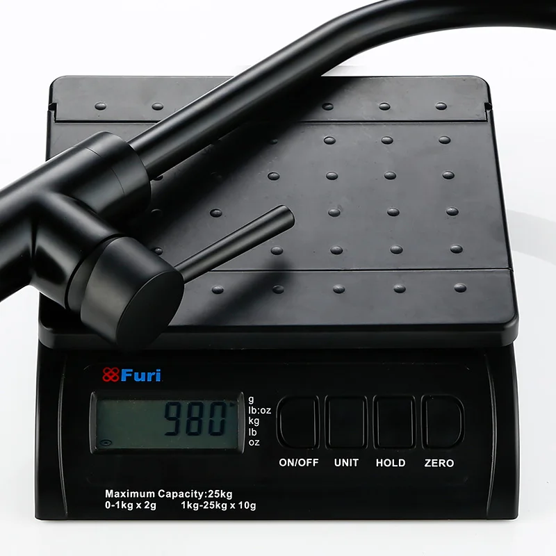 Высококачественный матовый черный кухонный смеситель в минималистском стиле